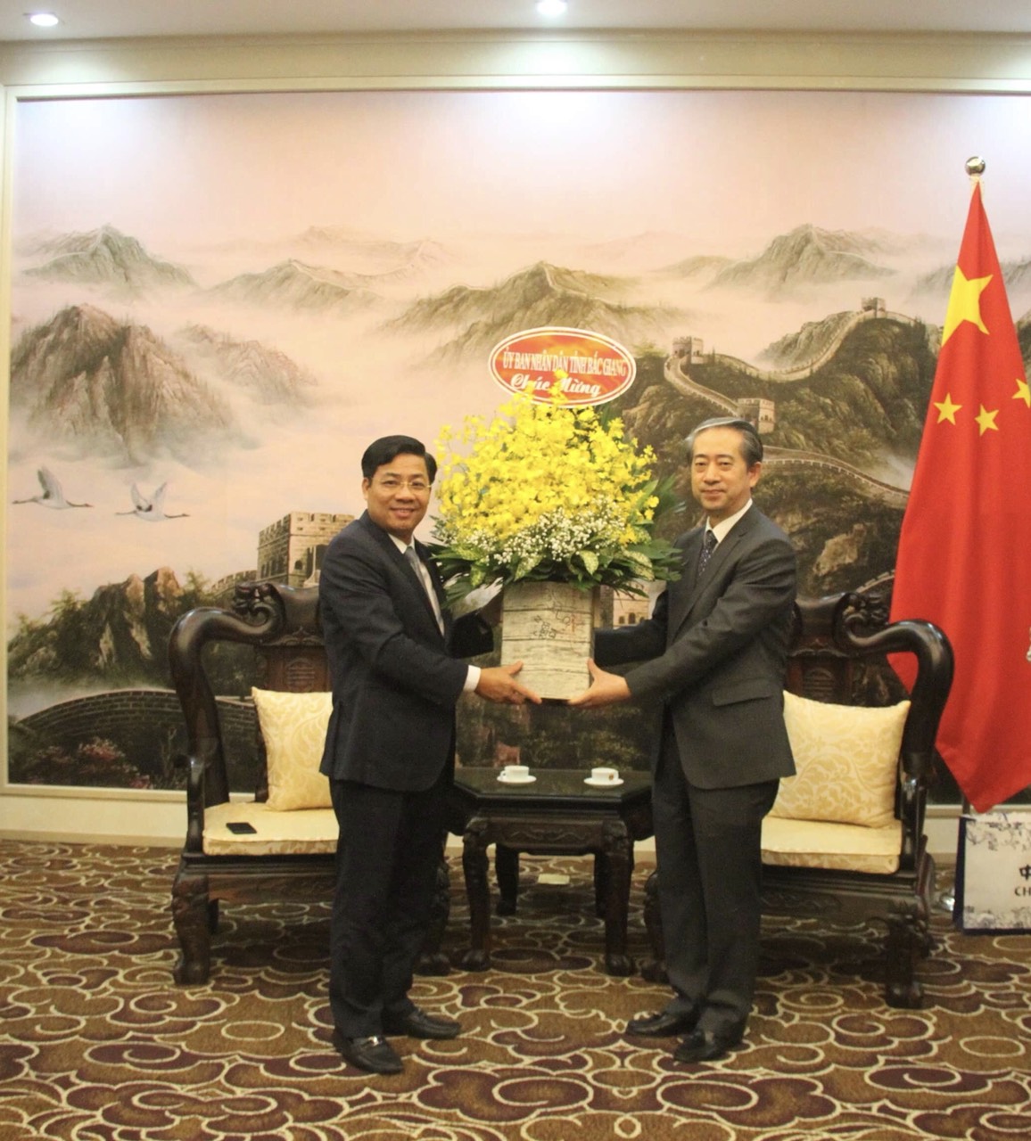 Chủ tịch UBND tỉnh Bắc Giang thăm và chúc tết Đại sứ quán Trung Quốc tại Việt Nam