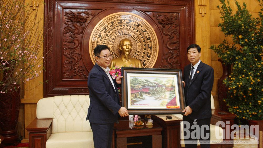 Bí thư Tỉnh ủy Bùi Văn Hải tiếp Đại sứ du lịch Việt Nam tại Hàn Quốc Lý Xương Căn