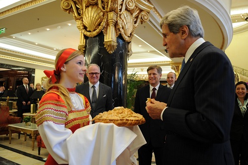 Bánh mì , muối –biểu tượng cho lòng hiếu khách của người Nga