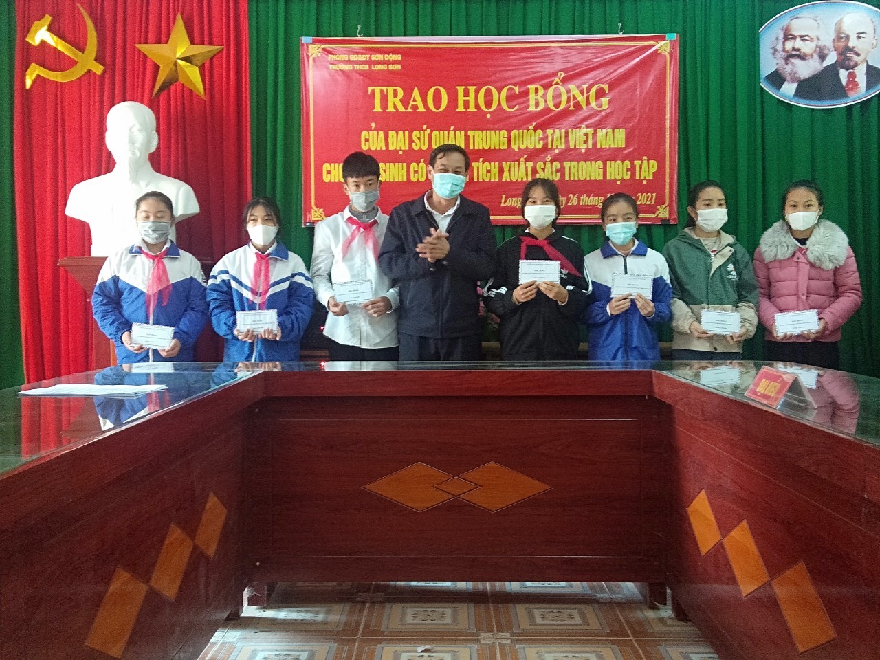 Đại sứ quán Trung Quốc tặng 30 suất học bổng cho học sinh xuất sắc của tỉnh Bắc Giang