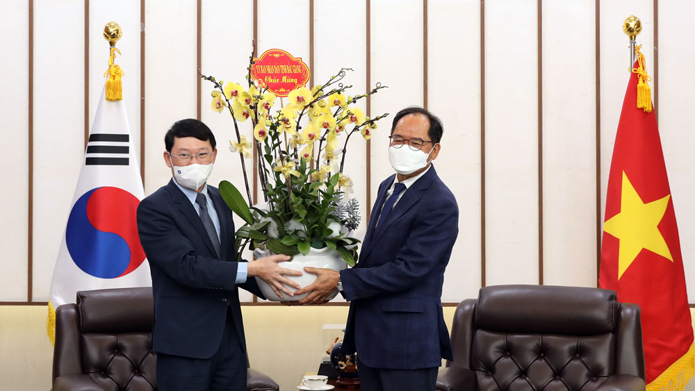 Đồng chí Lê Ánh Dương chúc mừng năm mới Đại sứ quán Hàn Quốc tại Việt Nam