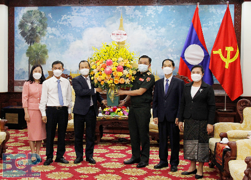 Phó Chủ tịch Thường trực UBND tỉnh Mai Sơn thăm chúc Tết Đại sứ quán Lào tại Việt Nam