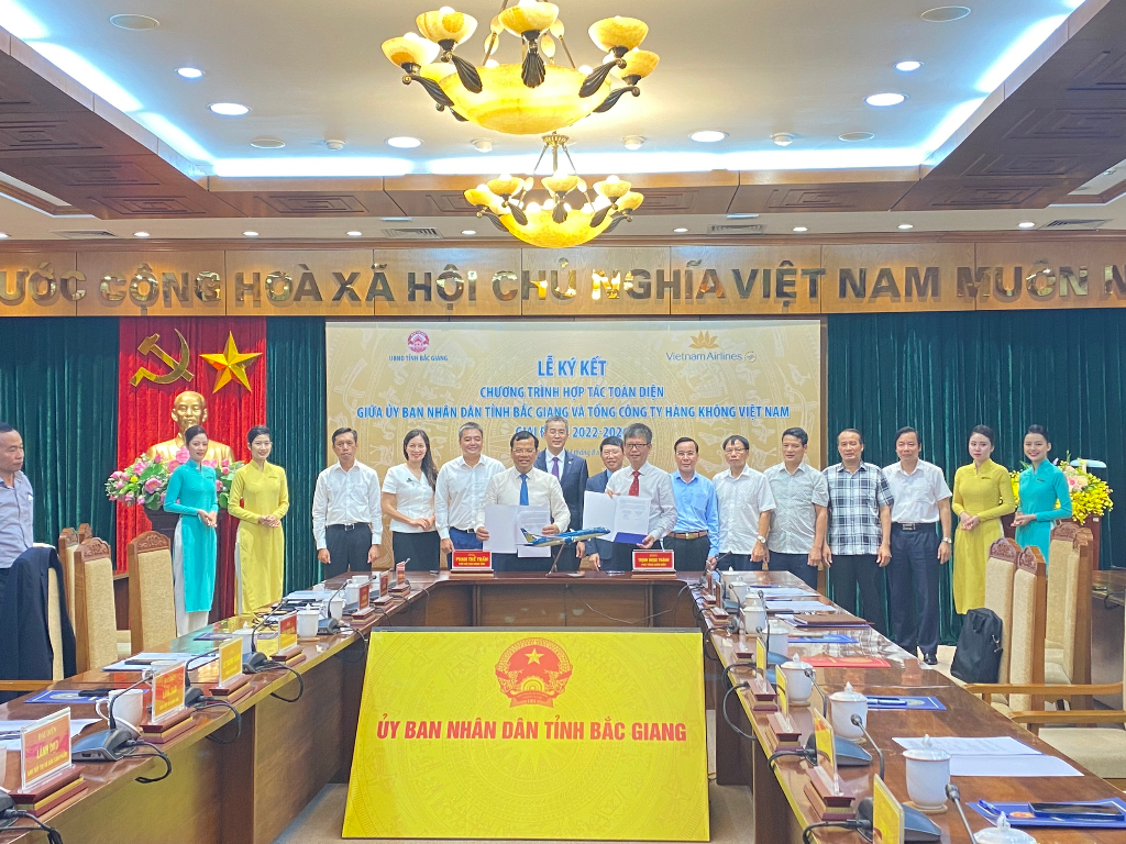 Tỉnh Bắc Giang ký kết chương trình hợp tác toàn diện giai đoạn 2022-2026 với Tổng Công ty Hàng...