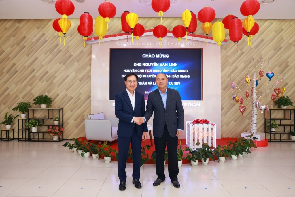 Sở Ngoại vụ và Hội Khuyến học tỉnh Bắc Giang làm việc với Công ty TNHH Samsung Electronics Việt Nam