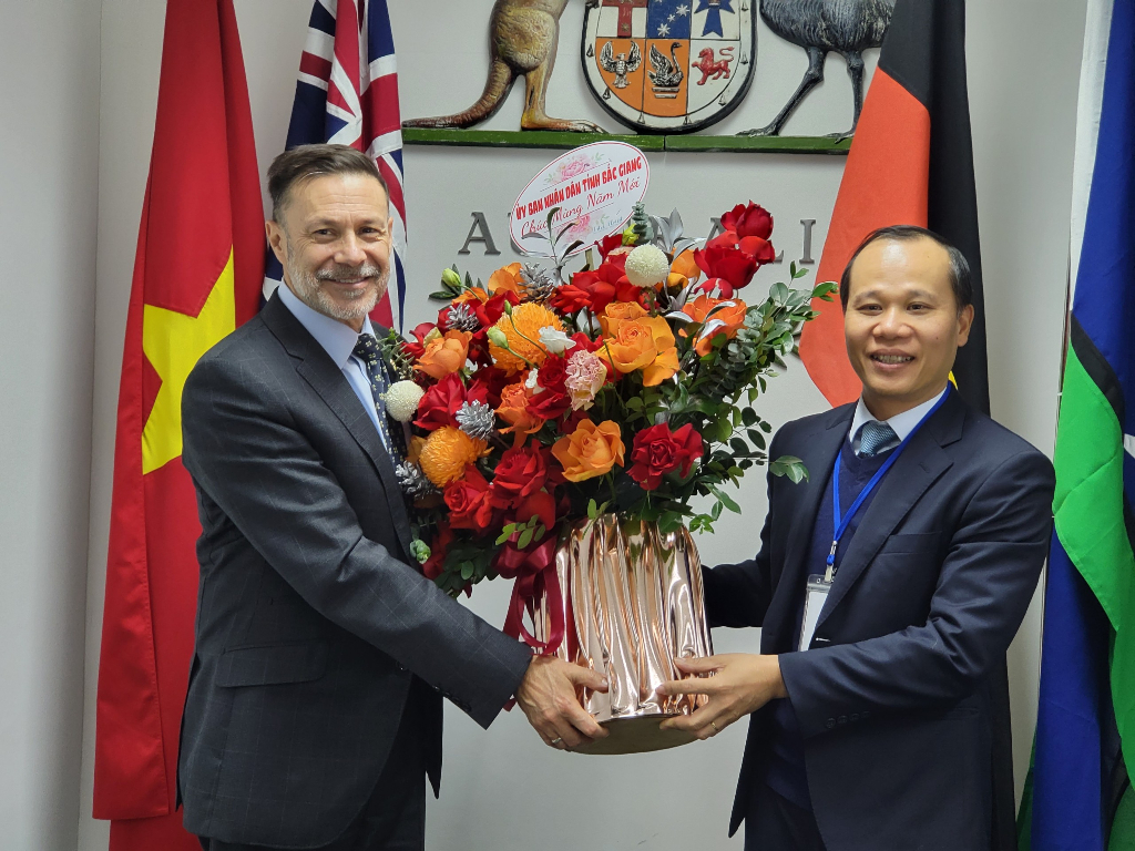 Phó Chủ tịch Thường trực UBND tỉnh Bắc Giang Mai Sơn chúc Tết Đại sứ quán Australia và Liên bang Nga