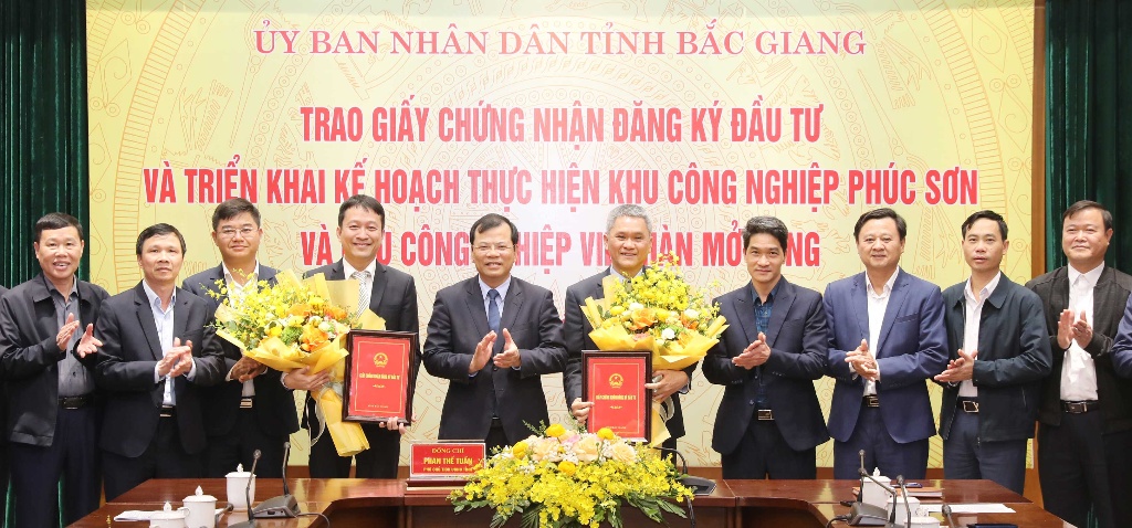 Bắc Giang: Trao giấy chứng nhận đầu tư KCN Phúc Sơn và Việt Hàn mở rộng