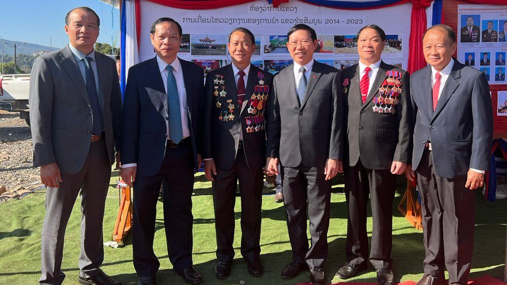 Chủ tịch UBND tỉnh Lê Ánh Dương và đoàn công tác dự Lễ kỷ niệm 10 năm thành lập tỉnh Xay Sổm Bun...