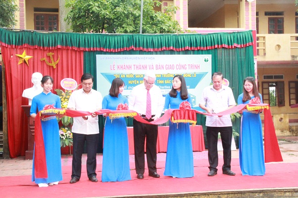 Bàn giao dự án tài trợ nước sạch và vệ sinh trường học tại huyện Hiệp Hòa