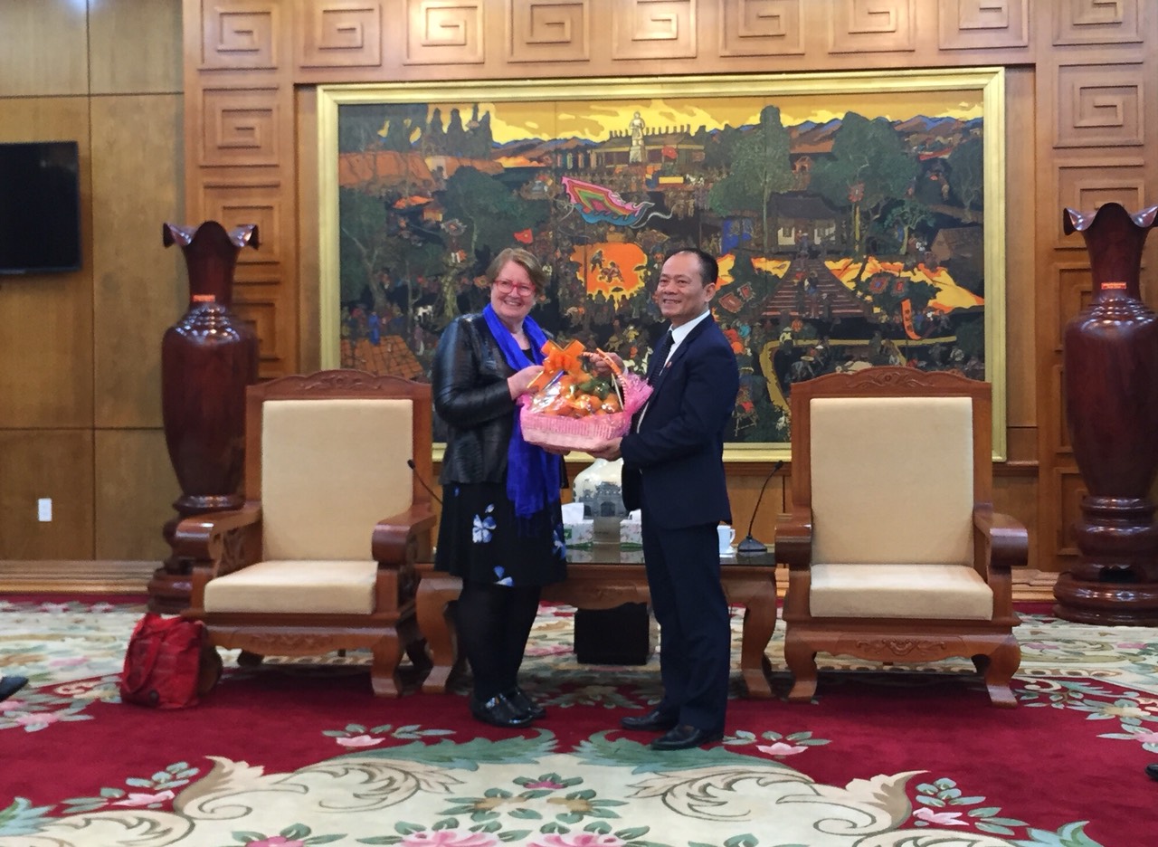 Phó Chủ tịch Thường trực UBND tỉnh Lại Thanh Sơn tiếp đại diện Tổ chức YWAM