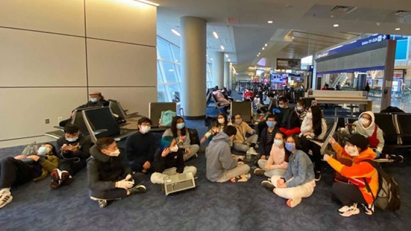 Thông tin công dân Việt Nam bị “kẹt” tại các sân bay quốc tế