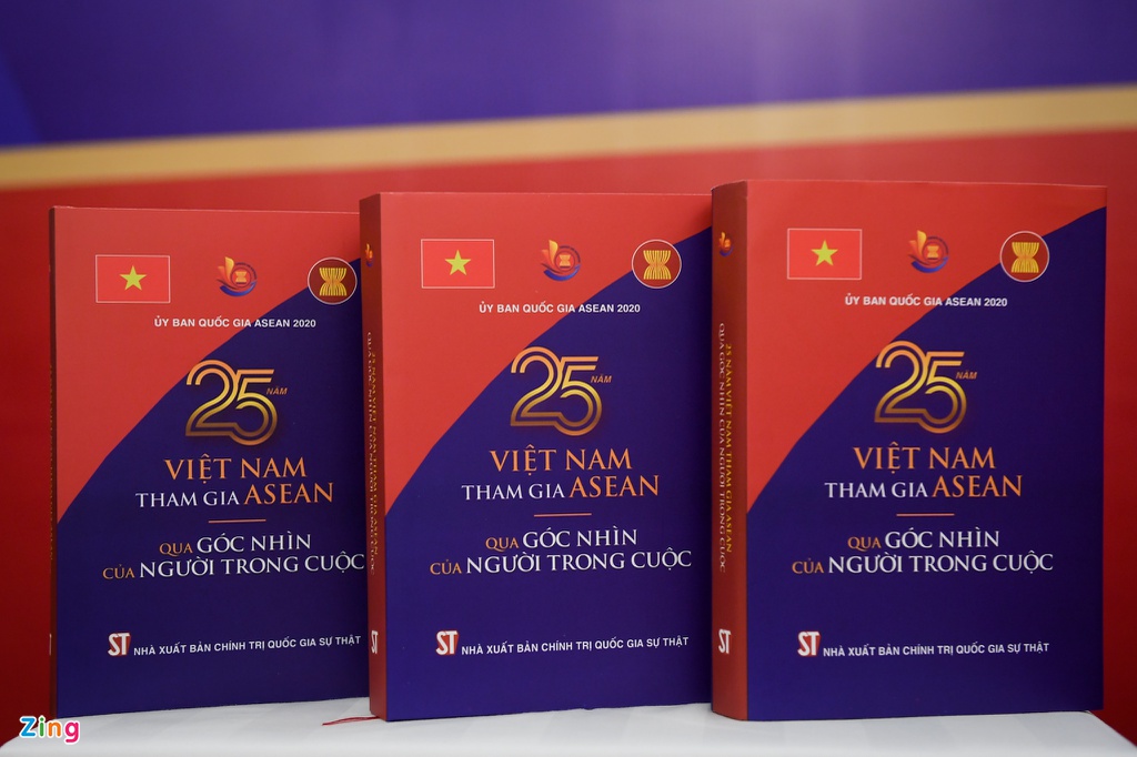 Bộ Ngoại giao ra mắt cuốn sách nhân kỷ niệm 25 năm Việt Nam tham gia ASEAN