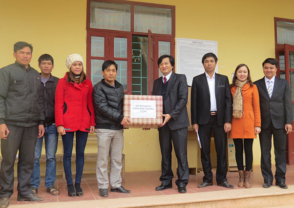 Sở Ngoại vụ thăm, chúc tết và tặng quà xã Phú Nhuận - huyện Lục Ngạn