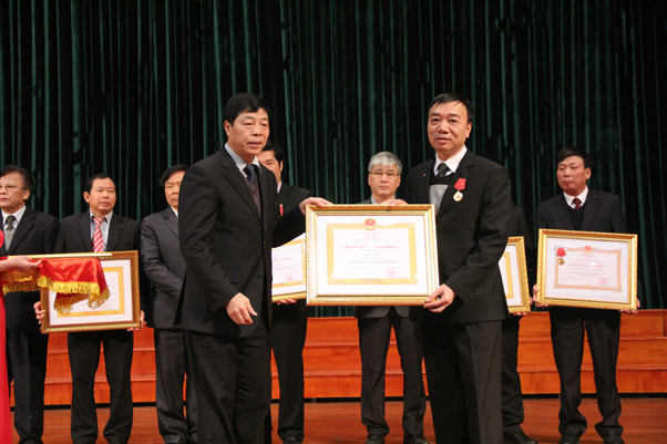 Giám đốc Sở  Ngoại vụ tỉnh Bắc Giang nhận Huân chương Lao động hạng Ba của Chủ tịch nước