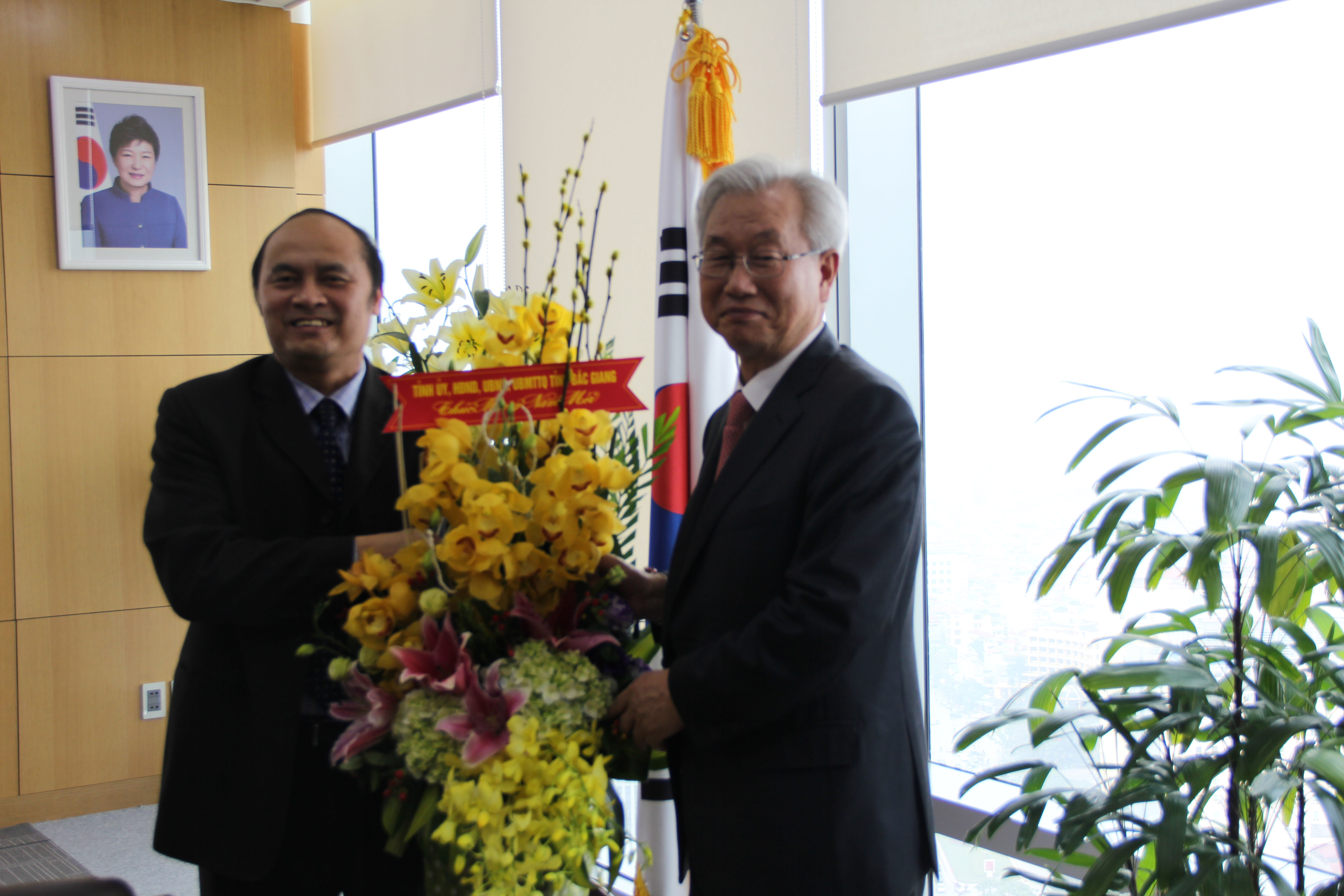 Phó Chủ tịch TT UBND tỉnh Bắc Giang đến chào xã giao và chúc tết đại sứ Hàn Quốc