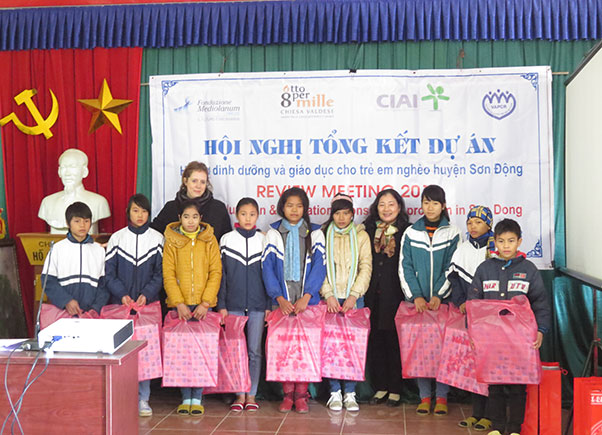 Hội nghị tổng kết dự án "Hỗ trợ dinh dưỡng và giáo dục cho trẻ em nghèo huyện Sơn Động" do Tổ...