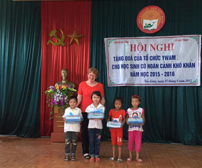 Tổ chức YWAM tặng  học bổng cho học sinh có hoàn cảnh khó khăn của huyện Lục Nam nhân dịp đầu năm...