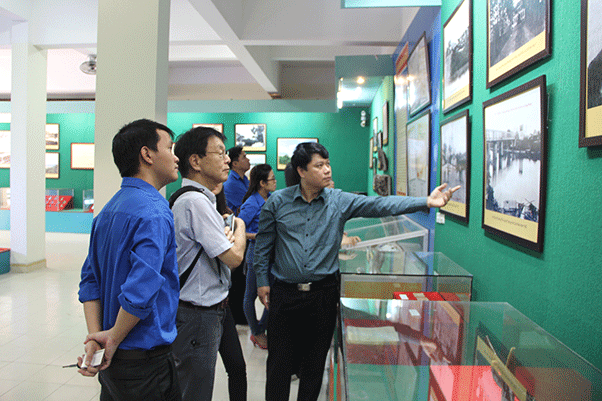 Chi đoàn Thanh niên Sở Ngoại vụ tổ chức sinh hoạt ngoại khóa "Tìm hiểu lịch sử Bắc Giang"