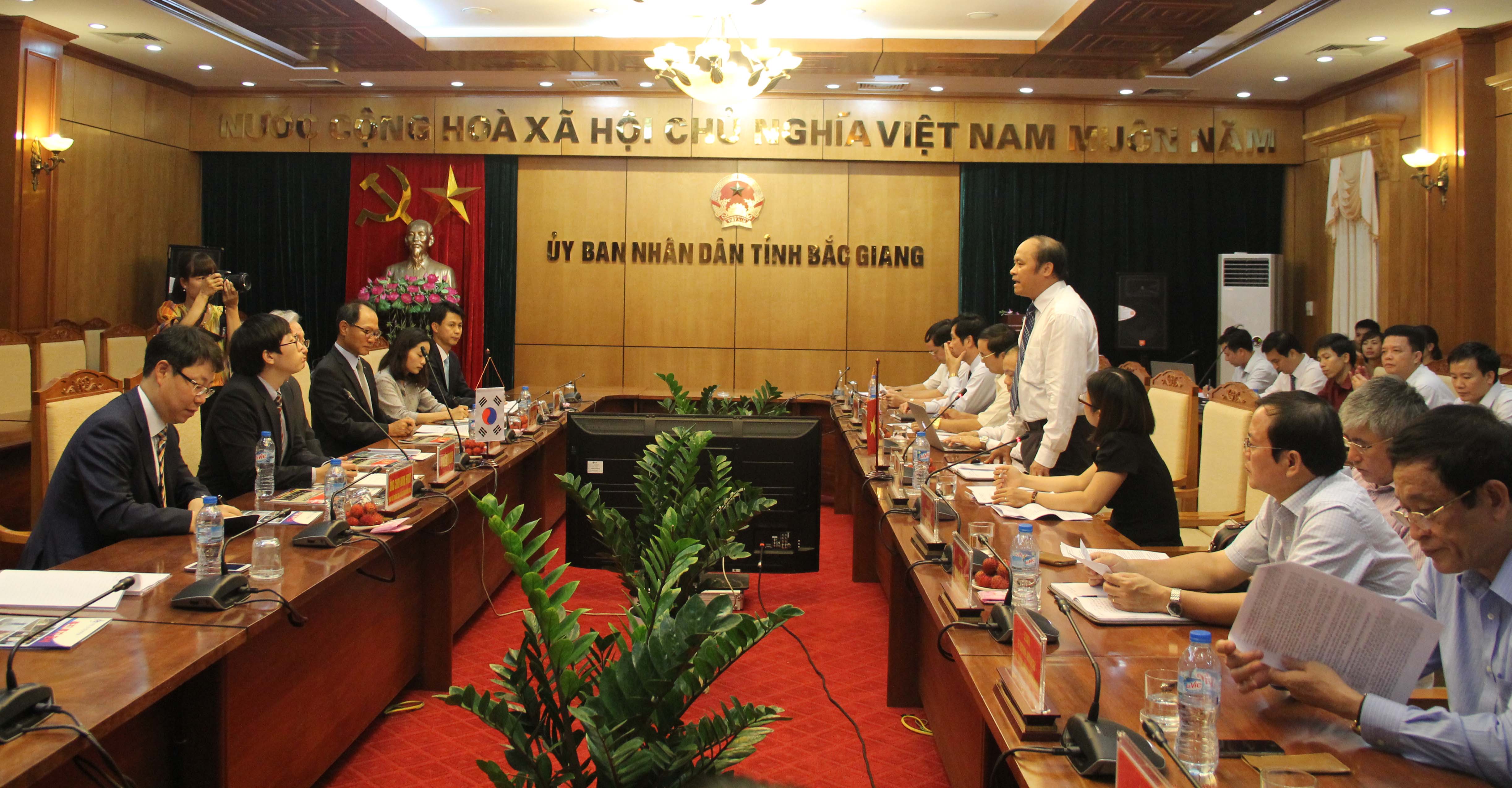 Chủ tịch UBND tỉnh Nguyễn Văn Linh tiếp Đại sứ Hàn Quốc