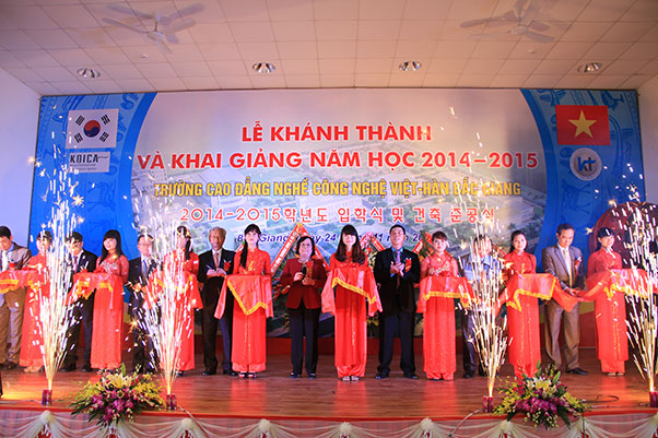 Lễ khánh thành và khai giảng Trường Cao đẳng Nghề Công nghệ Việt - Hàn Bắc Giang