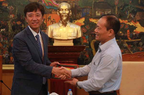 Phó Chủ tịch Thường trực UBND tỉnh Lại Thanh Sơn làm việc với Thành phố Pohang (Hàn Quốc)