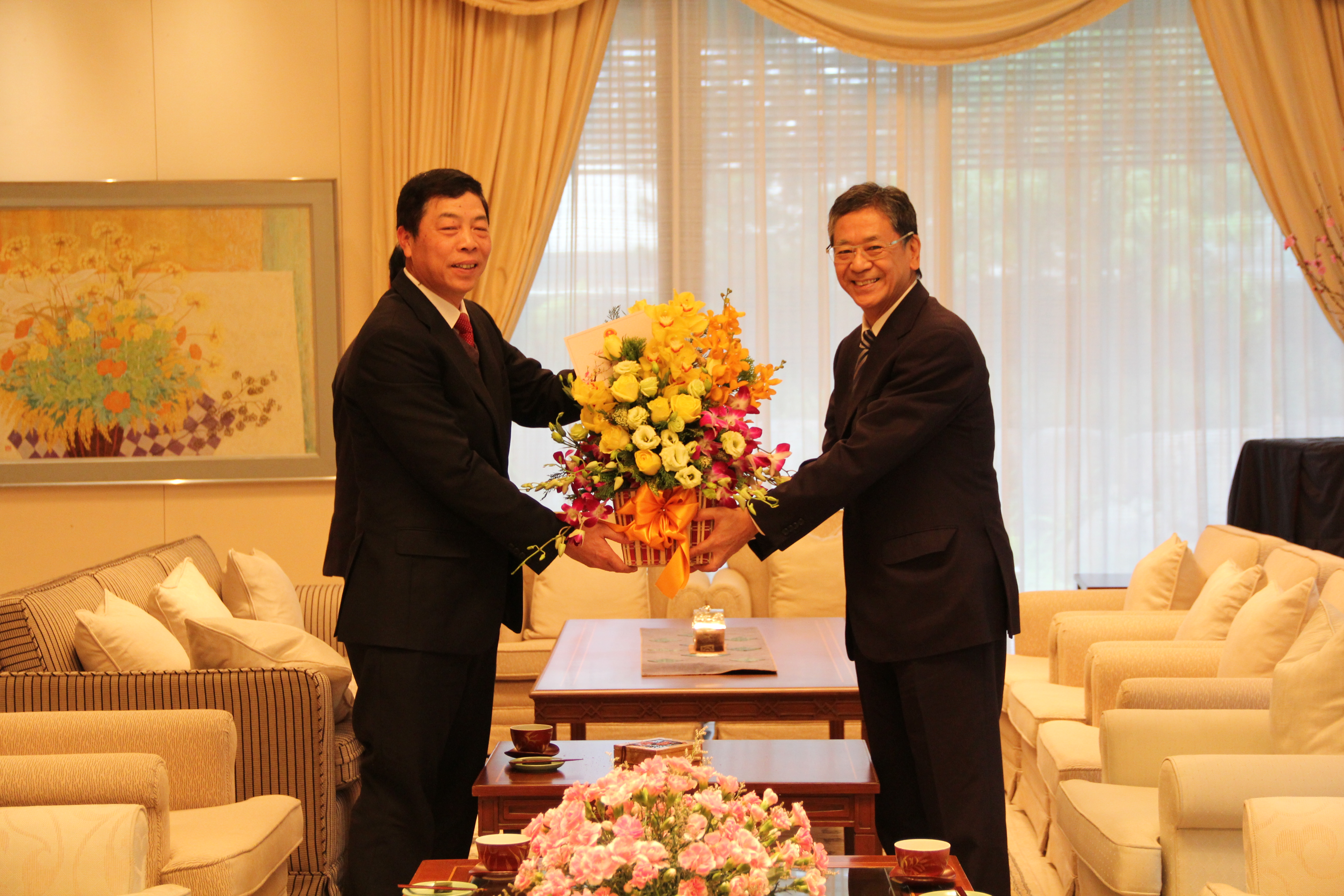 Chủ tịch UBND tỉnh Bắc Giang đến chào xã giao và chúc tết ĐSQ Nhật Bản