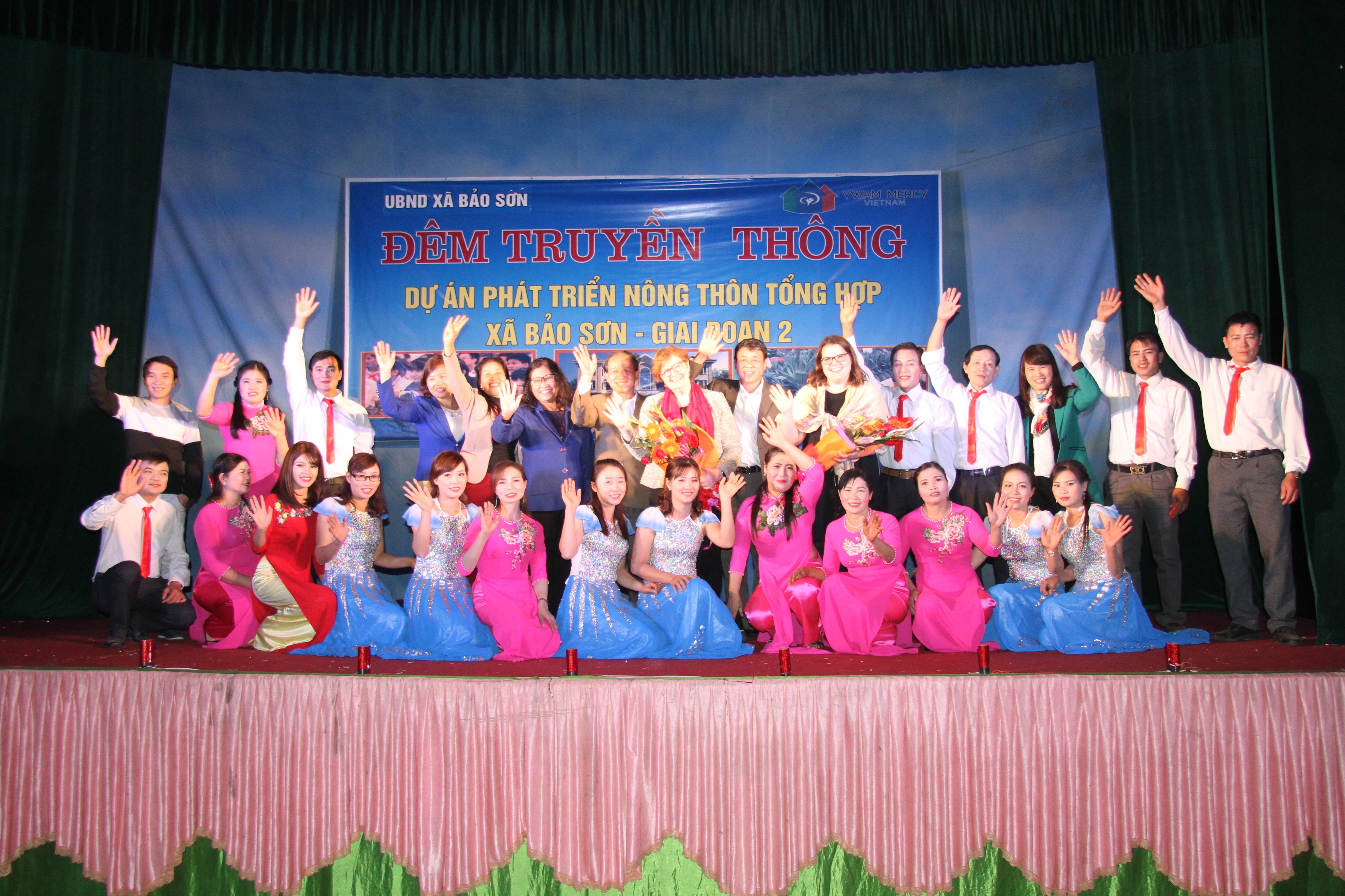  YWAM tổ chức "Đêm truyền thông" và khánh thành thư viện thân thiện trường THCS xã Bảo Sơn (Lục Nam)