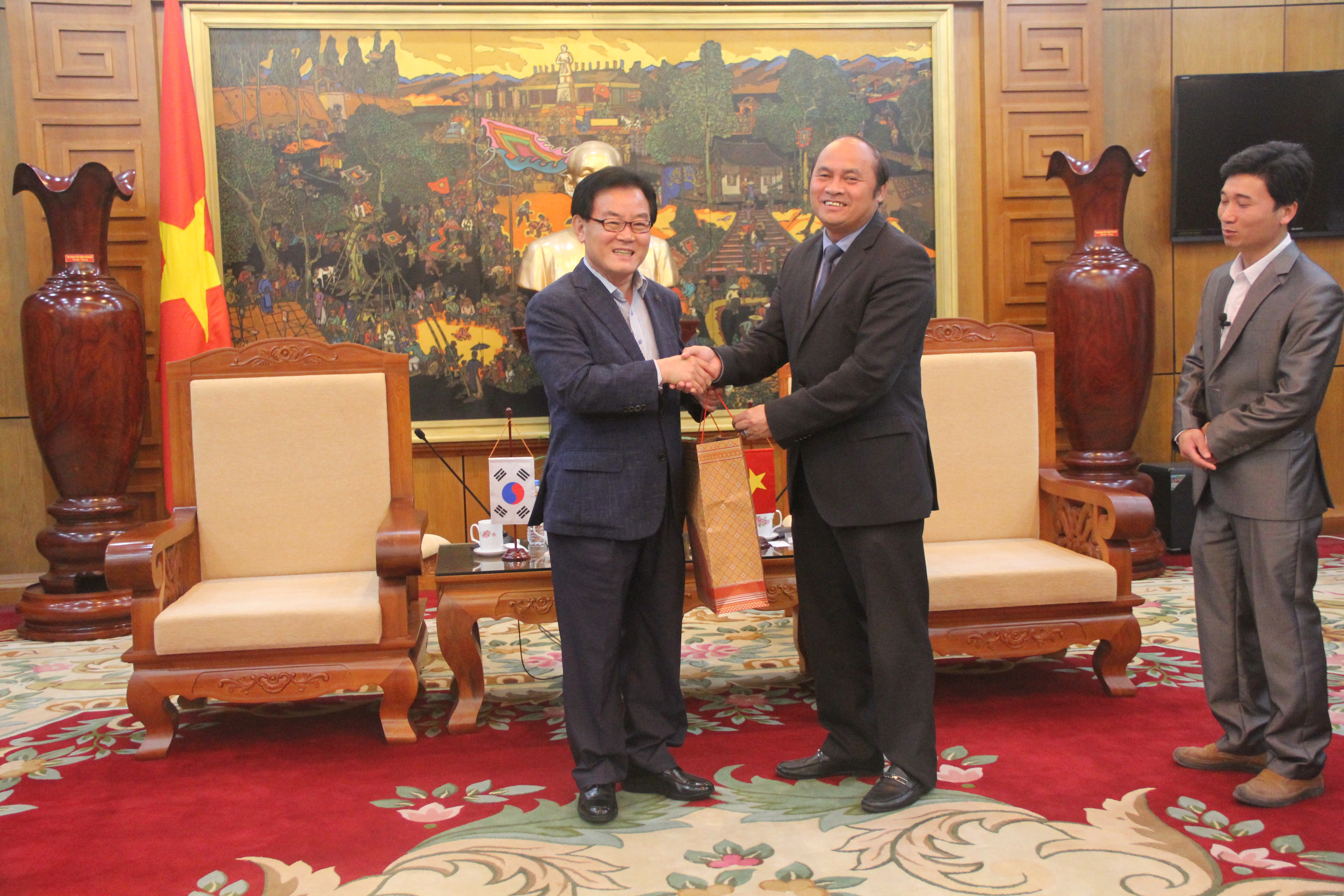 Chủ tịch UBND tỉnh Nguyễn Văn Linh tiếp Thị trưởng quận Chilgok-gun  ( Hàn Quốc)