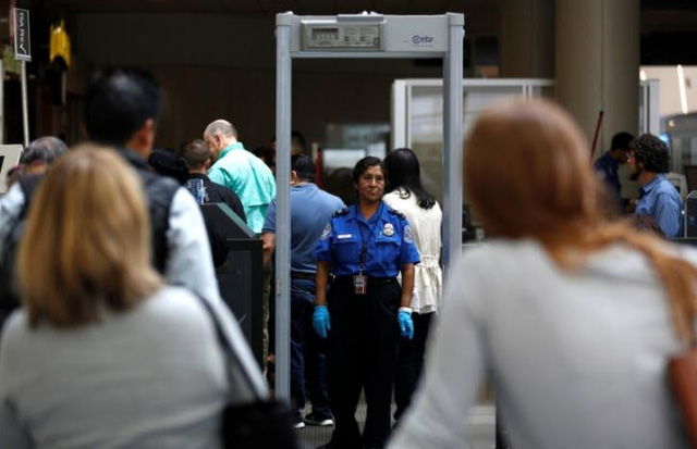Mỹ cấm hành khách mang theo các thiết bị điện tử có kích thước lớn lên các chuyến bay tới Mỹ 