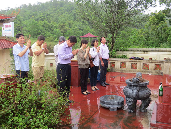 Đại sứ quán Trung Quốc tiến hành khảo sát các nghĩa trang liệt sỹquân tình nguyện tại Bắc Giang