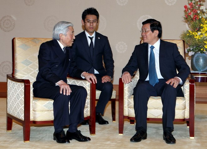 Nhật hoàng Akihito tiếp thân mật Chủ tịch nước Trương Tấn Sang