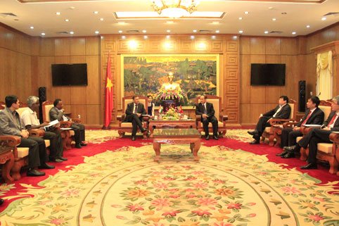 Phó Chủ tịch Thường trực UBND tỉnh Nguyễn Văn Linh tiếp Đại sứ Ấn Độ