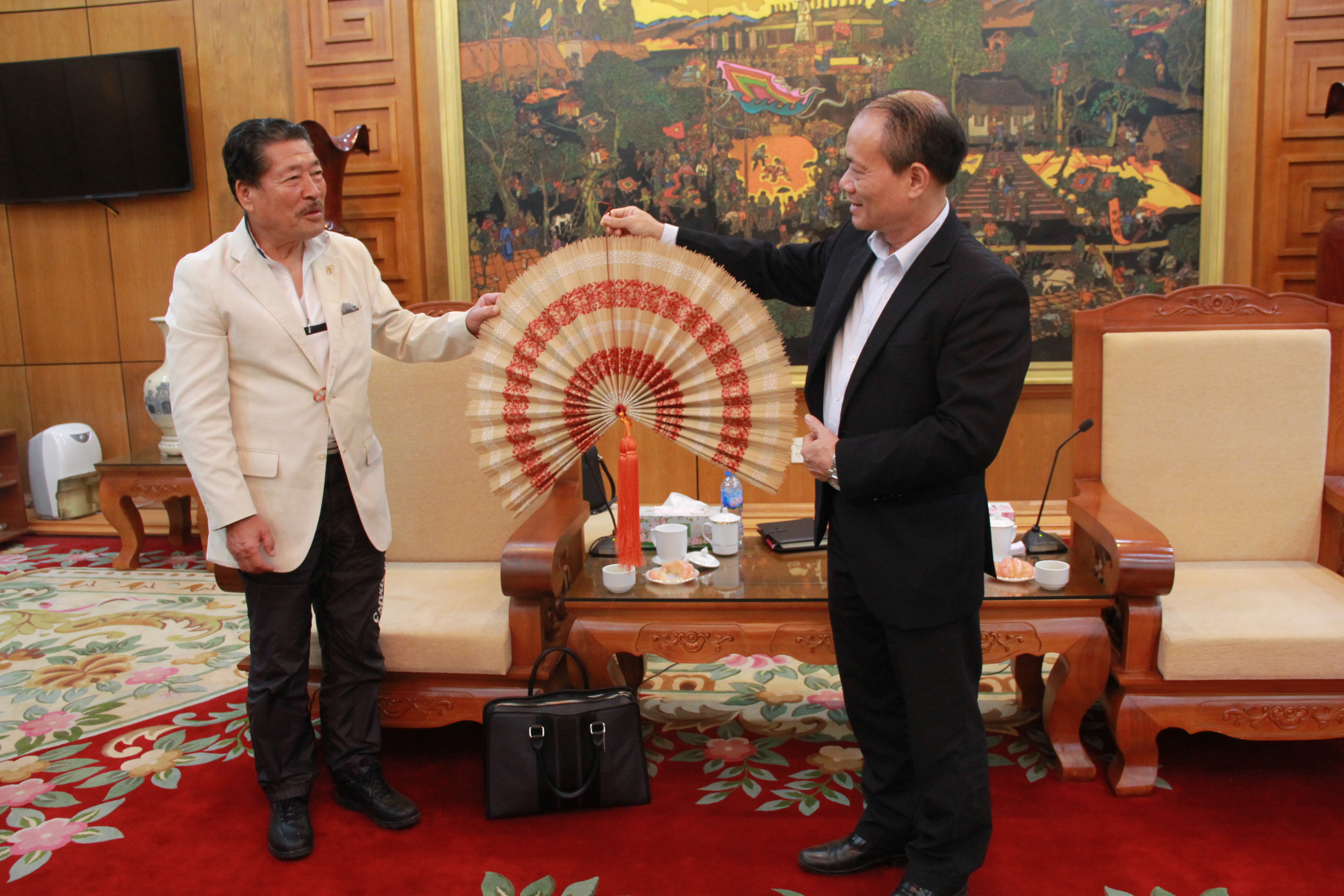 Phó Chủ tịch TT UBND Lại Thanh Sơn tiếp Chủ tịch Hội Hữu nghị Nhật- Việt vùng Chukyo